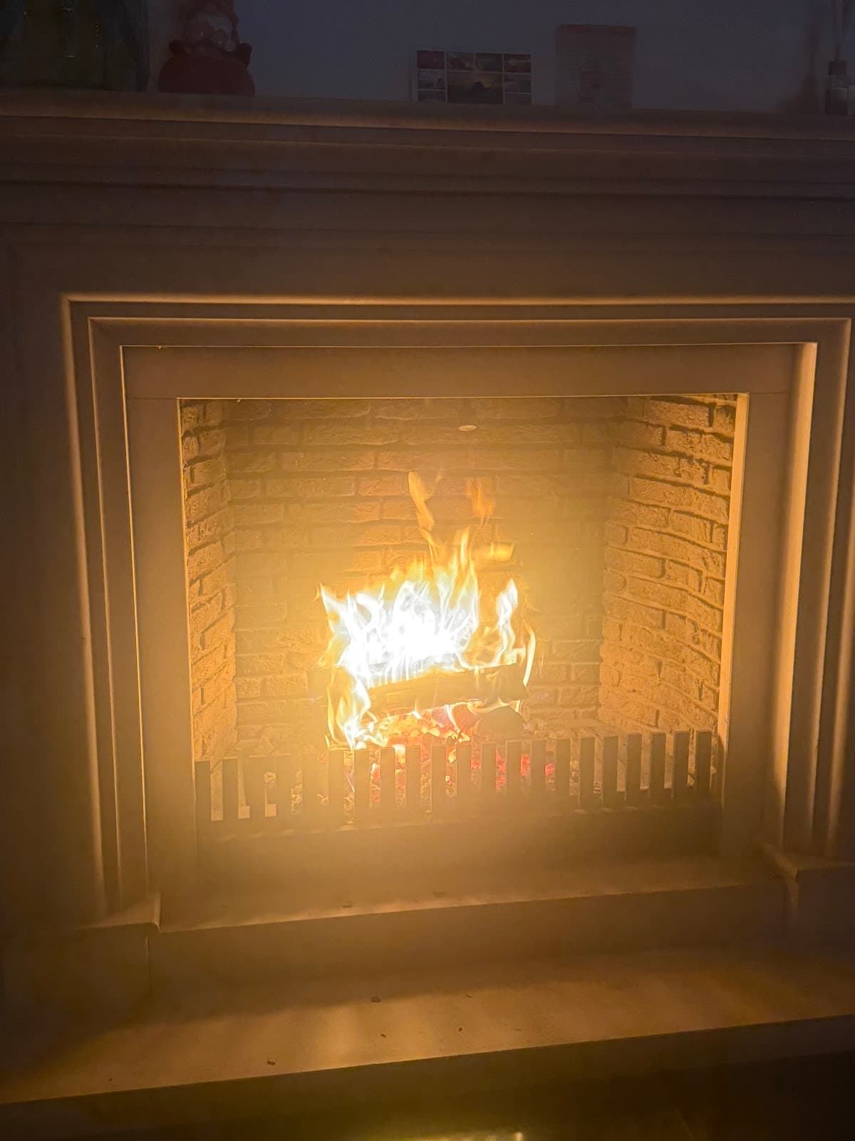 Brandende open haard van klant Berrie Rieswijk